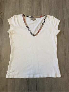 Burberry Women’s White Plaid V Neck Sz Large